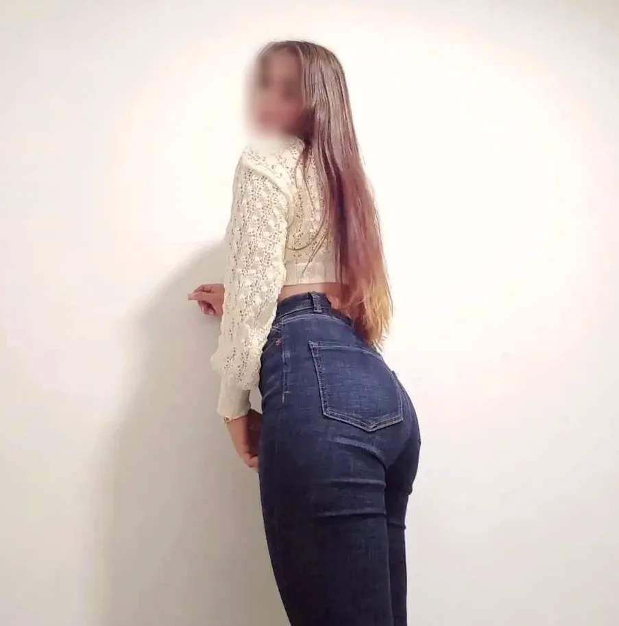 Isabelle, 28