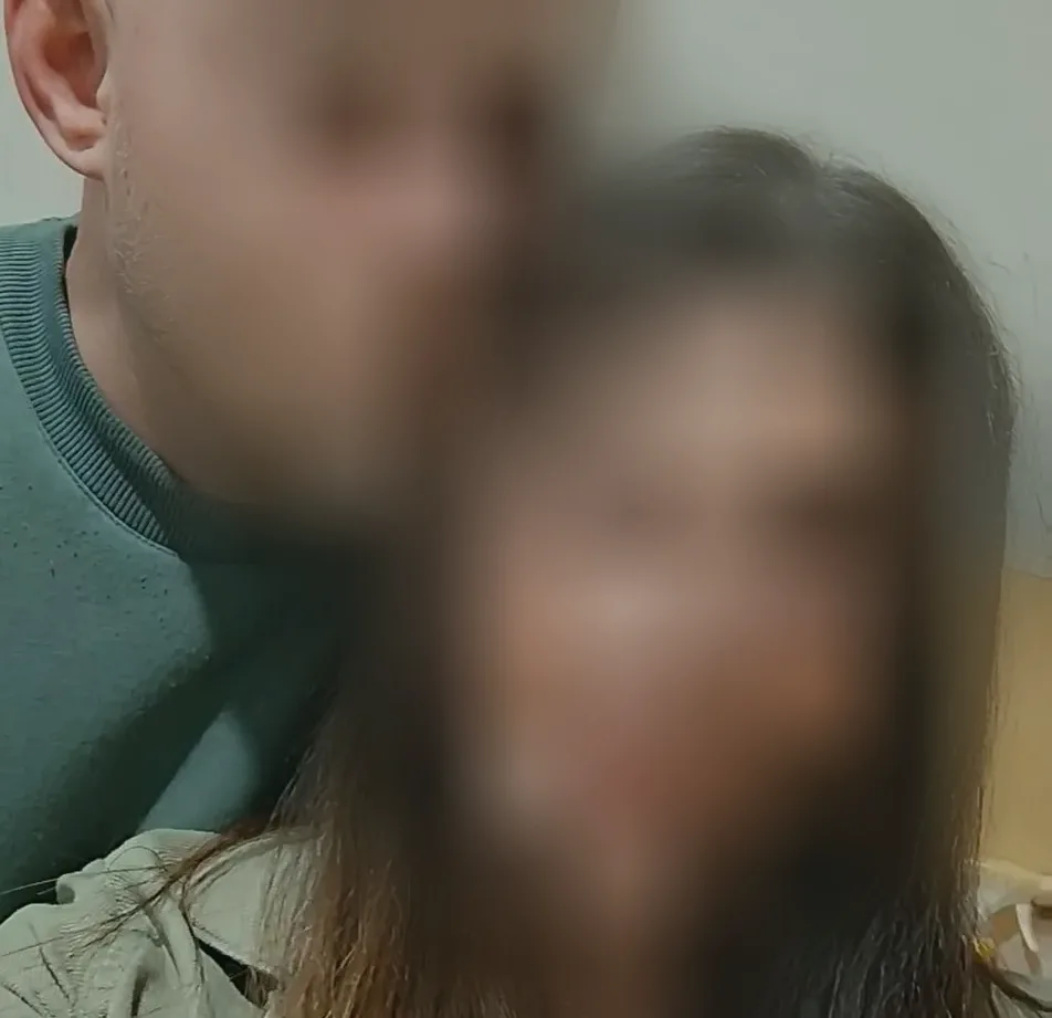 Julia, 32