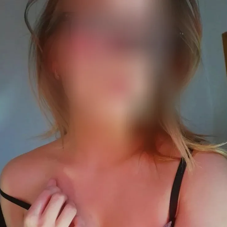 Lilly, 22